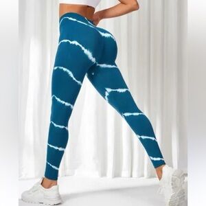 PINK Victoria's Secret Teal and White Leggings